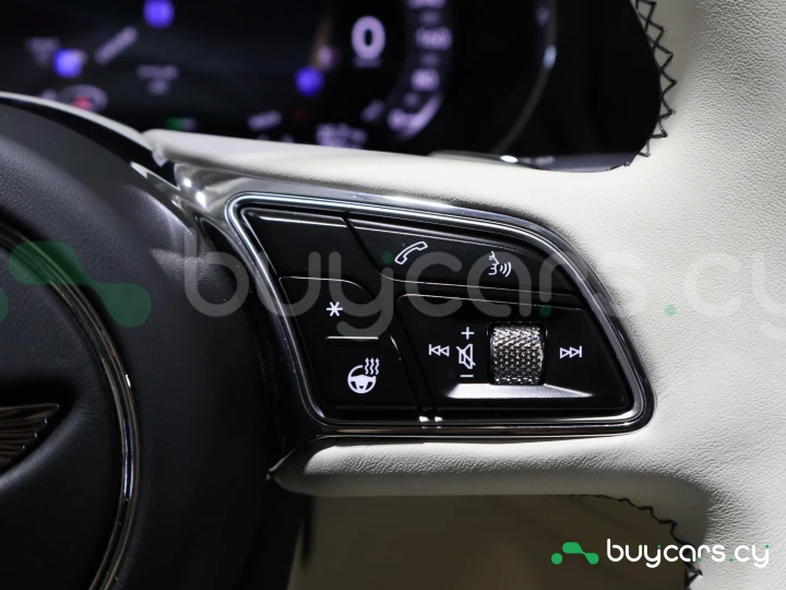 Bentley Bentayga Белый