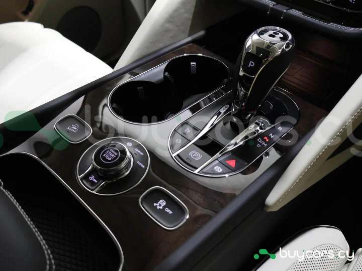 Bentley Bentayga Белый