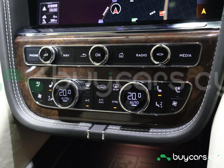 Bentley Bentayga Белый