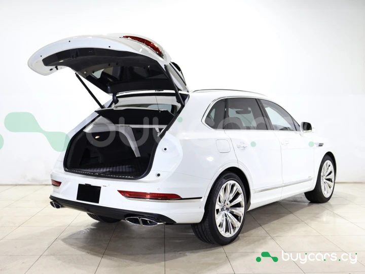 Bentley Bentayga Белый