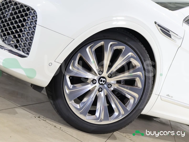 Bentley Bentayga Белый