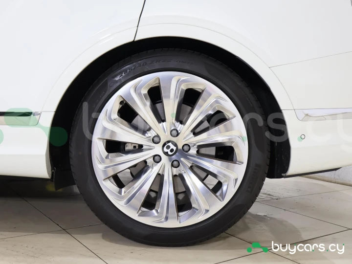 Bentley Bentayga Белый