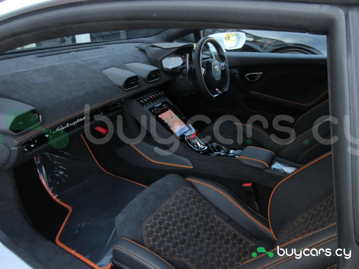 Lamborghini Huracan Белый