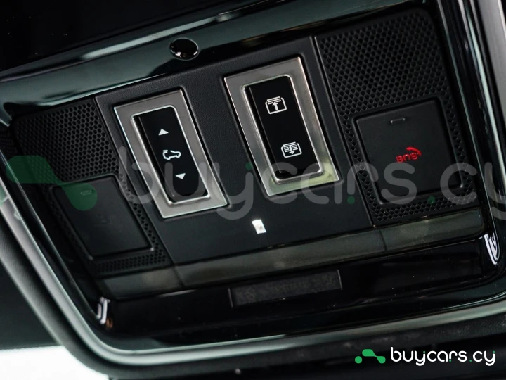 Land Rover Range Rover Velar Синий