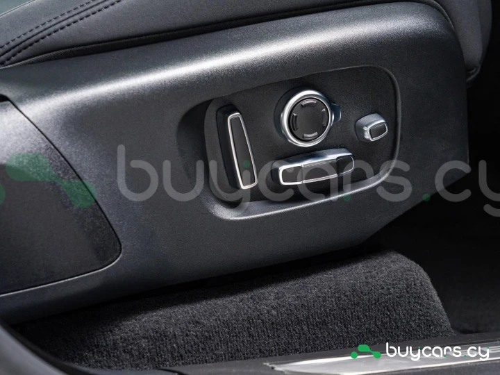 Land Rover Range Rover Velar Синий