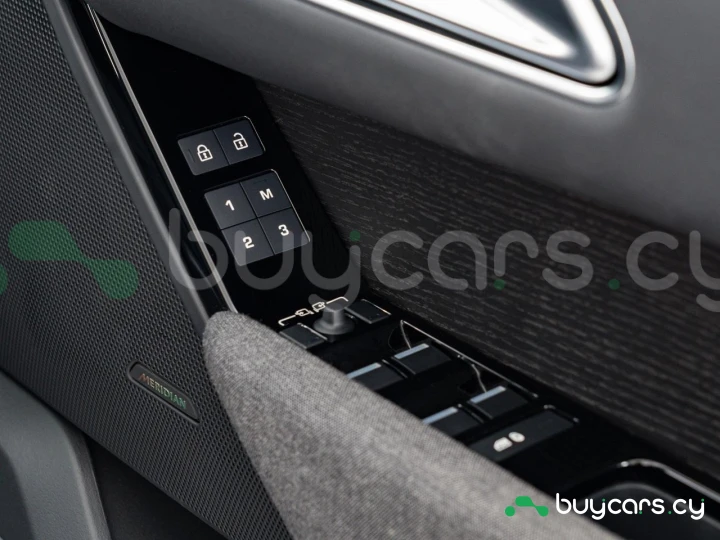 Land Rover Range Rover Velar Синий