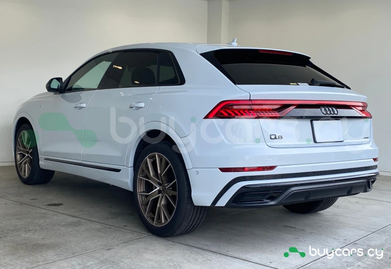 Audi Q8 Белый