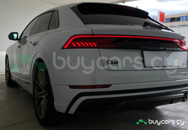 Audi Q8 Белый