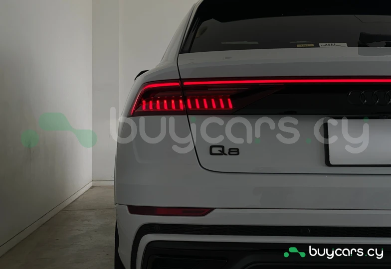Audi Q8 Белый