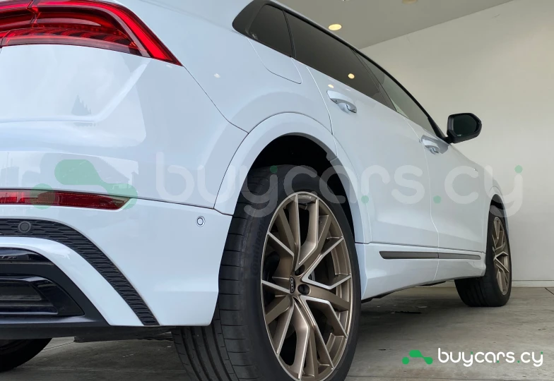 Audi Q8 Белый