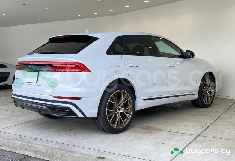 Audi Q8 Белый