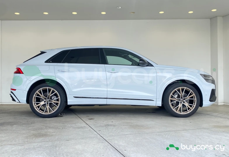 Audi Q8 Белый