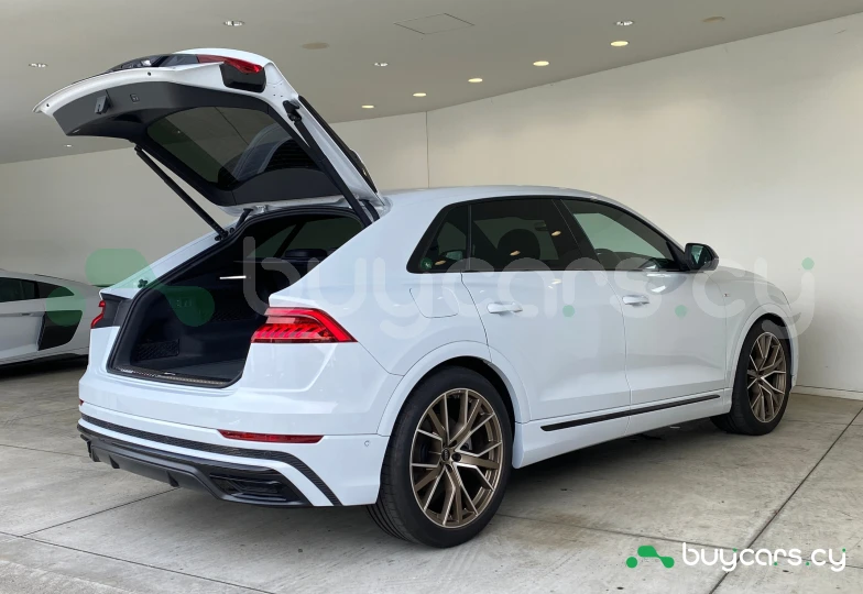 Audi Q8 Белый