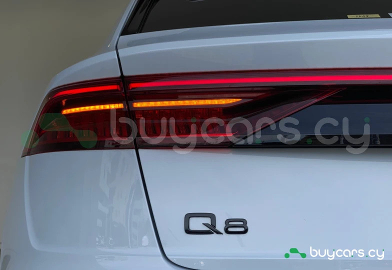 Audi Q8 Белый