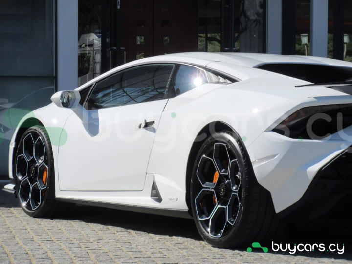 Lamborghini Huracan Белый