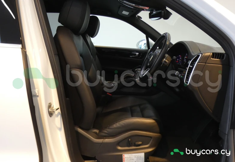 Porsche Cayenne Белый