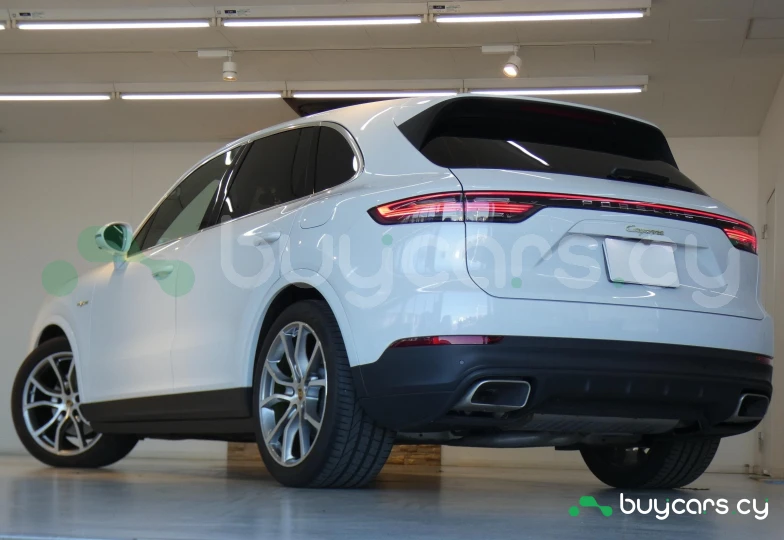 Porsche Cayenne Белый