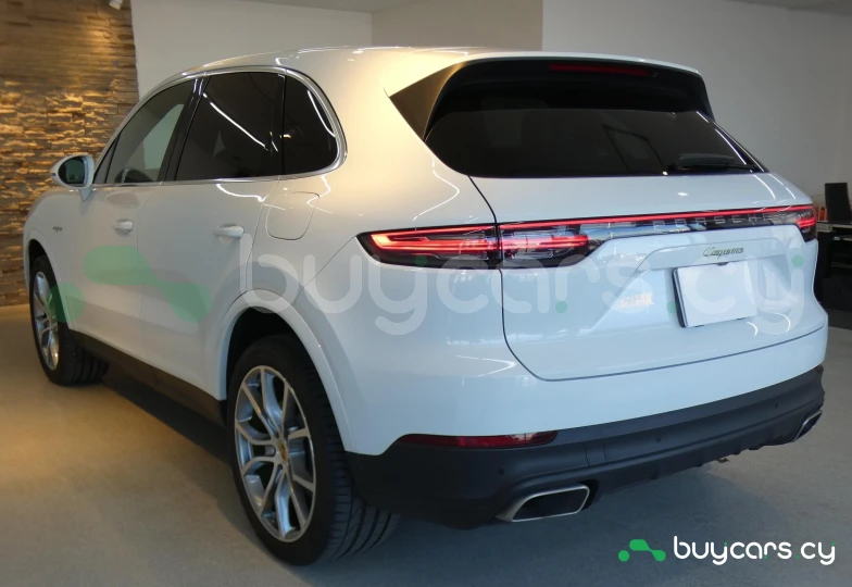 Porsche Cayenne Белый