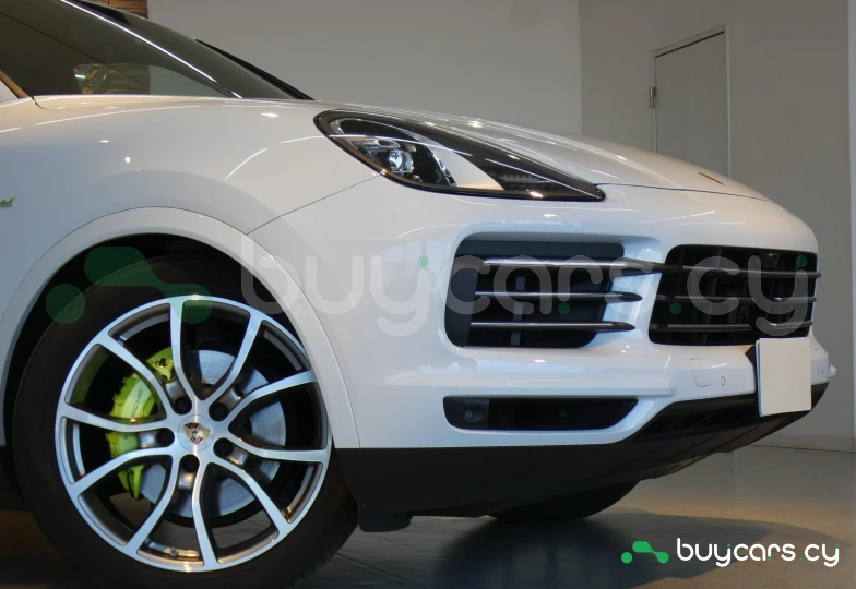 Porsche Cayenne Белый