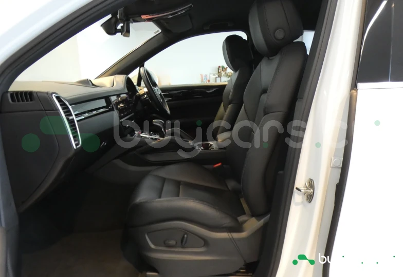 Porsche Cayenne Белый