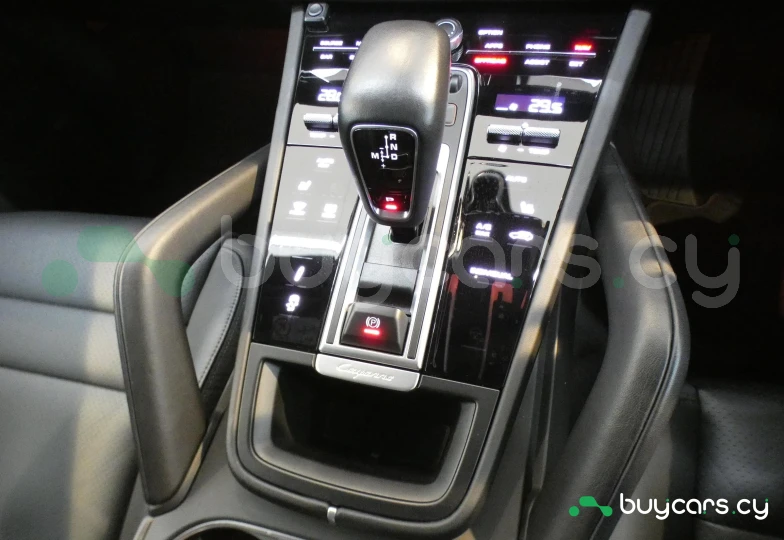 Porsche Cayenne Белый