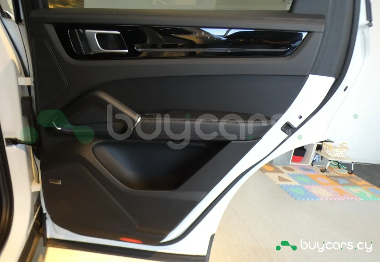 Porsche Cayenne Белый