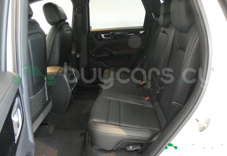 Porsche Cayenne Белый