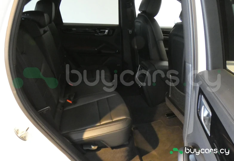 Porsche Cayenne Белый