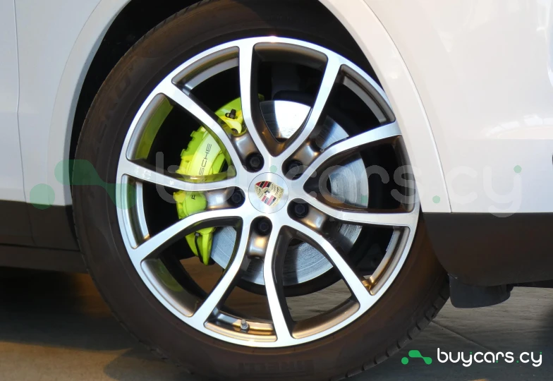Porsche Cayenne Белый