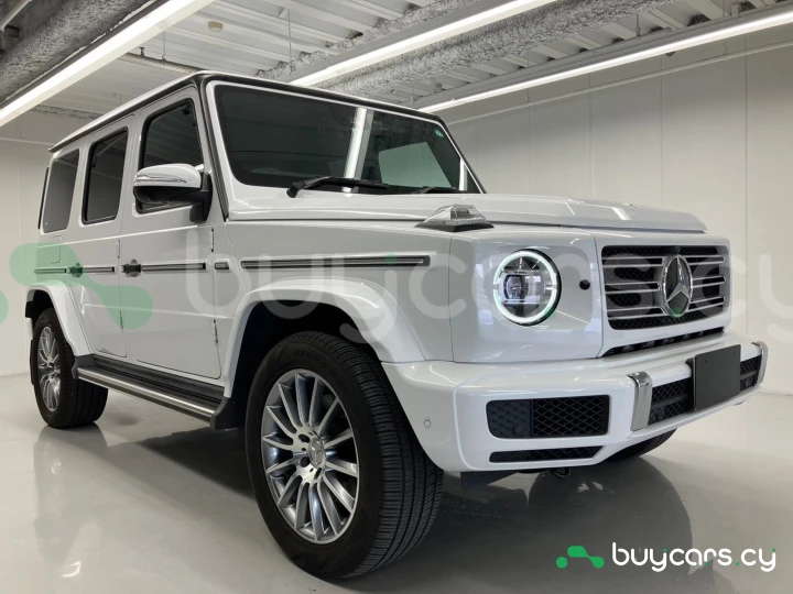 Mercedes G-class White