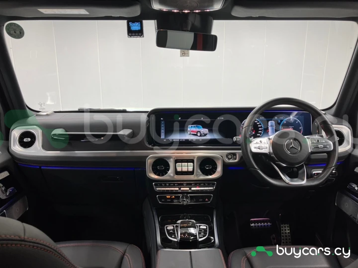 Mercedes G-class White