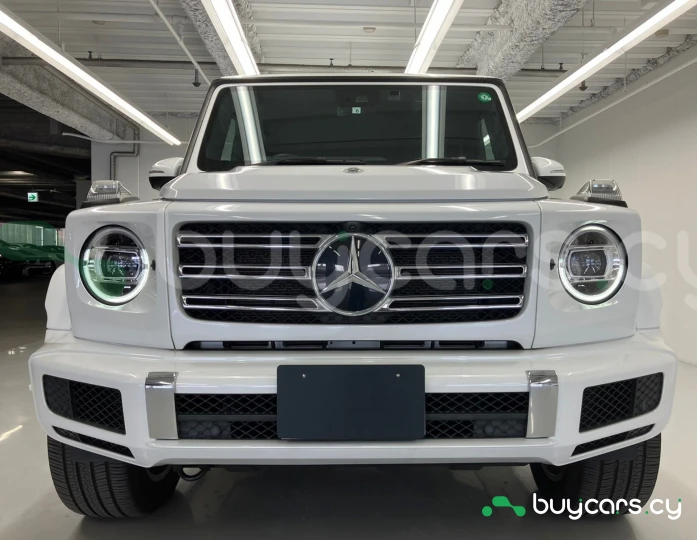 Mercedes G-class White