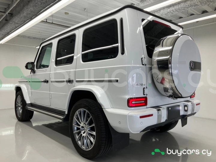 Mercedes G-class White