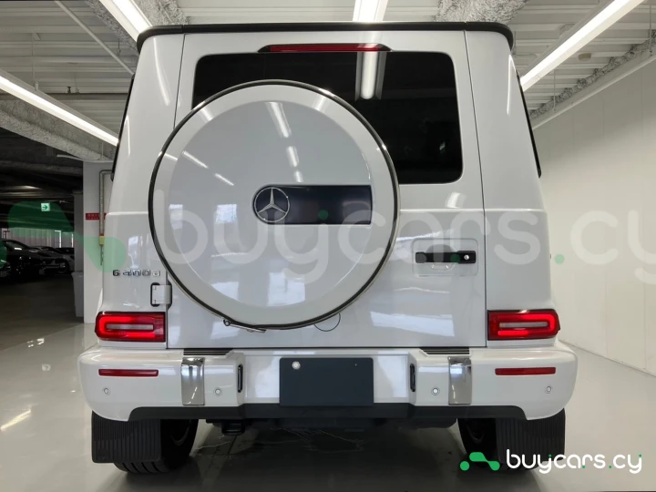 Mercedes G-class White