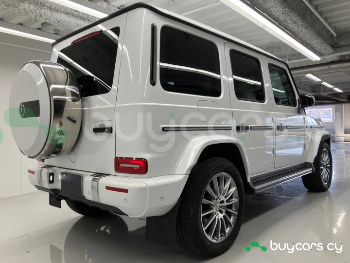 Mercedes G-class White