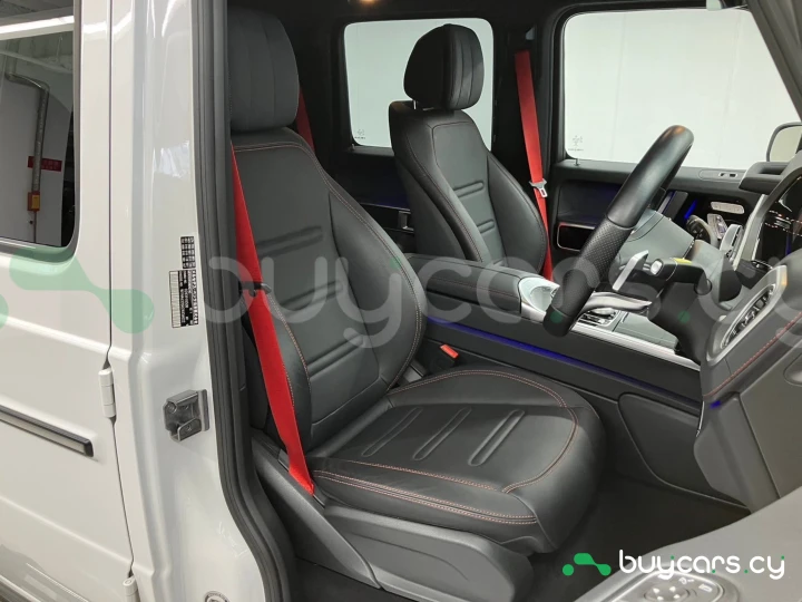 Mercedes G-class White