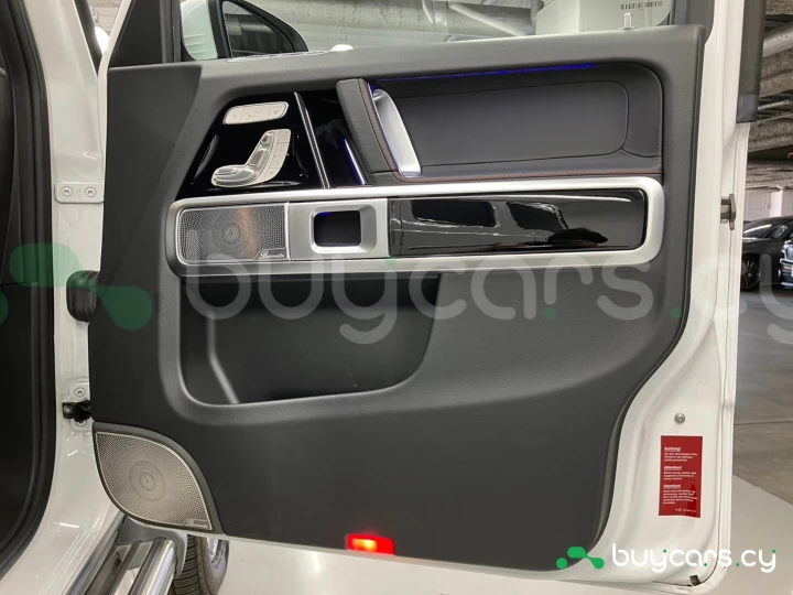 Mercedes G-class White