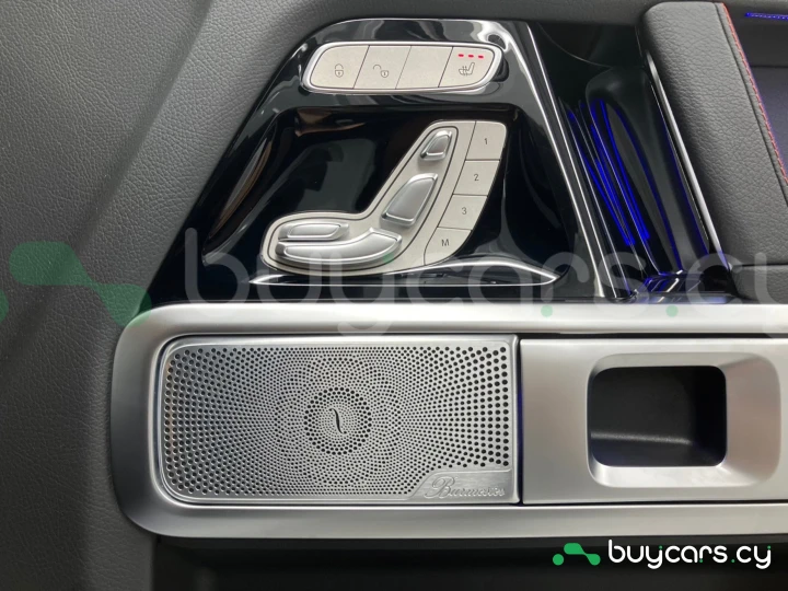 Mercedes G-class White