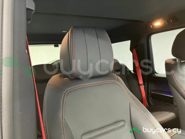 Mercedes G-class White