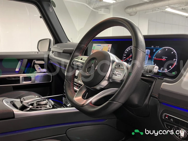 Mercedes G-class White