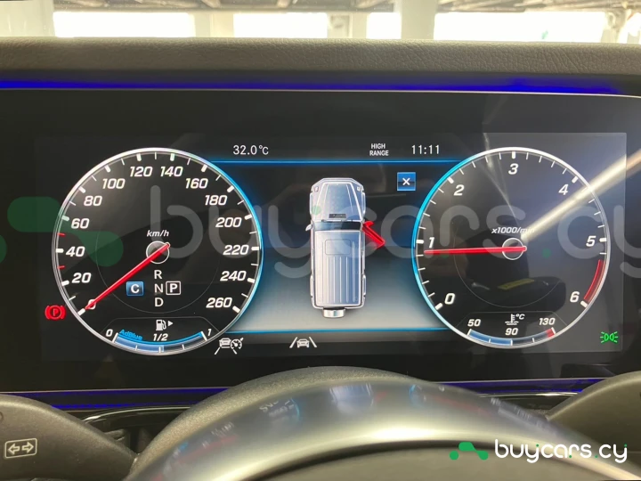 Mercedes G-class White