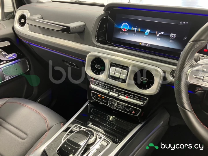 Mercedes G-class White