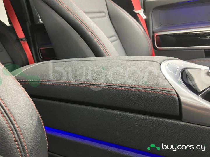 Mercedes G-class White