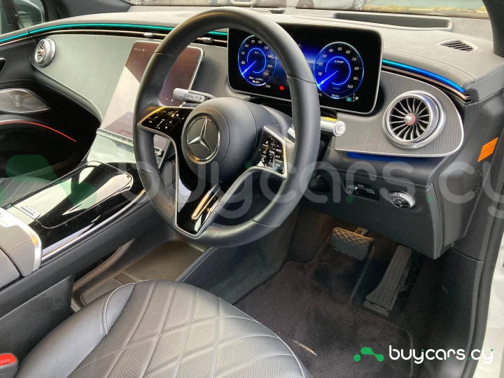 Mercedes EQS Белый