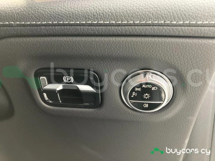 Mercedes EQS Белый