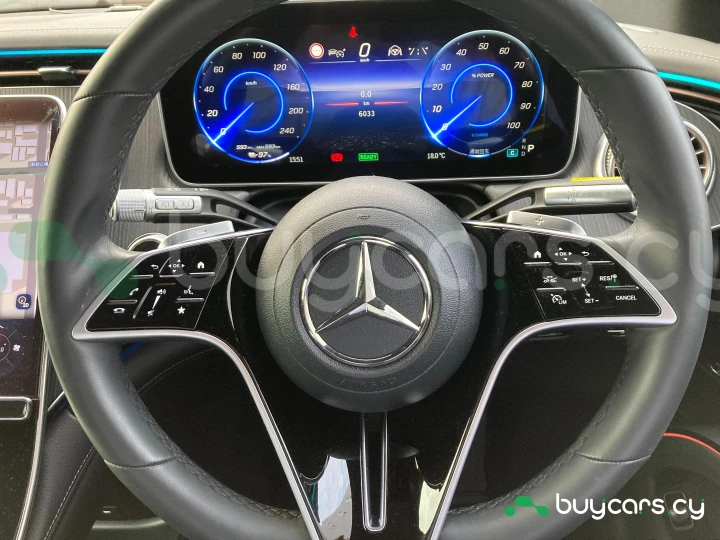 Mercedes EQS Белый