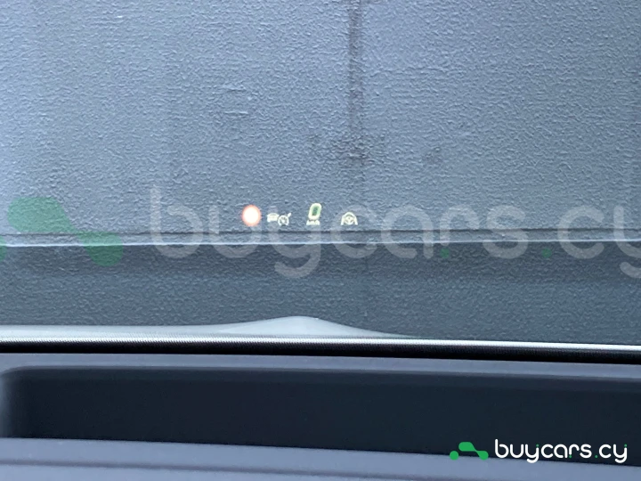 Mercedes EQS Белый