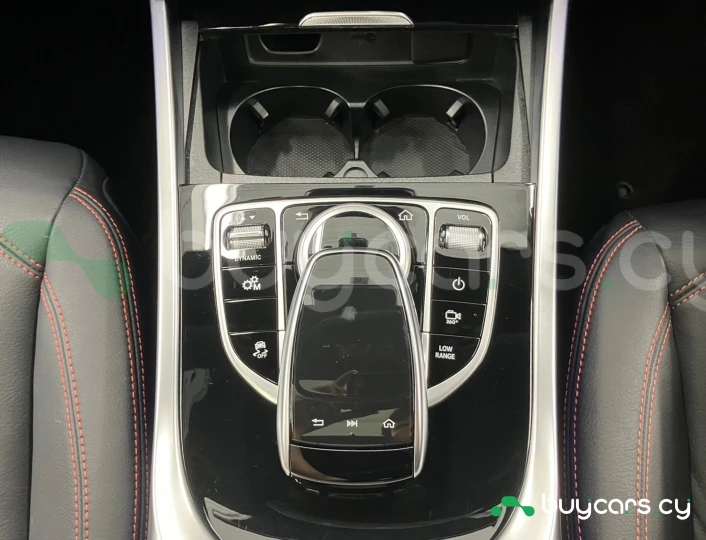 Mercedes G-class White