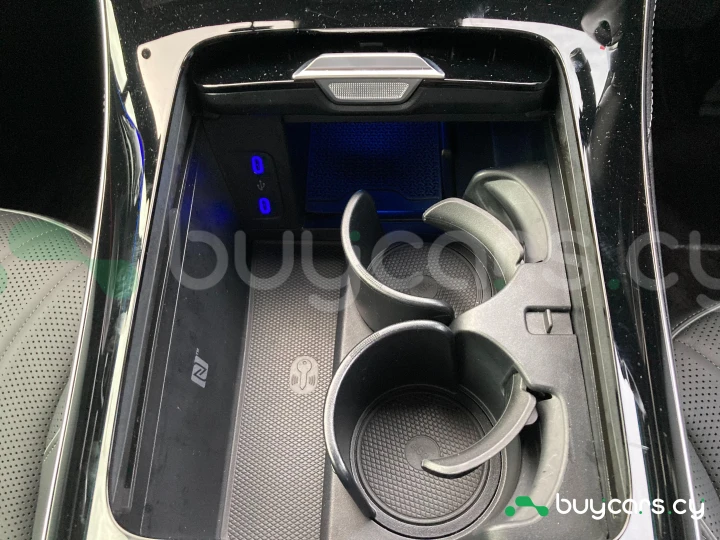 Mercedes EQS Белый