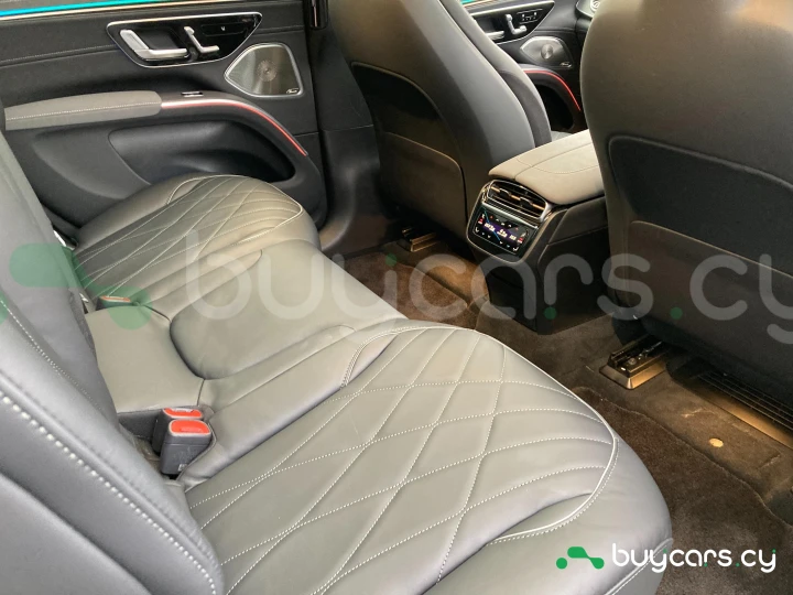 Mercedes EQS Белый